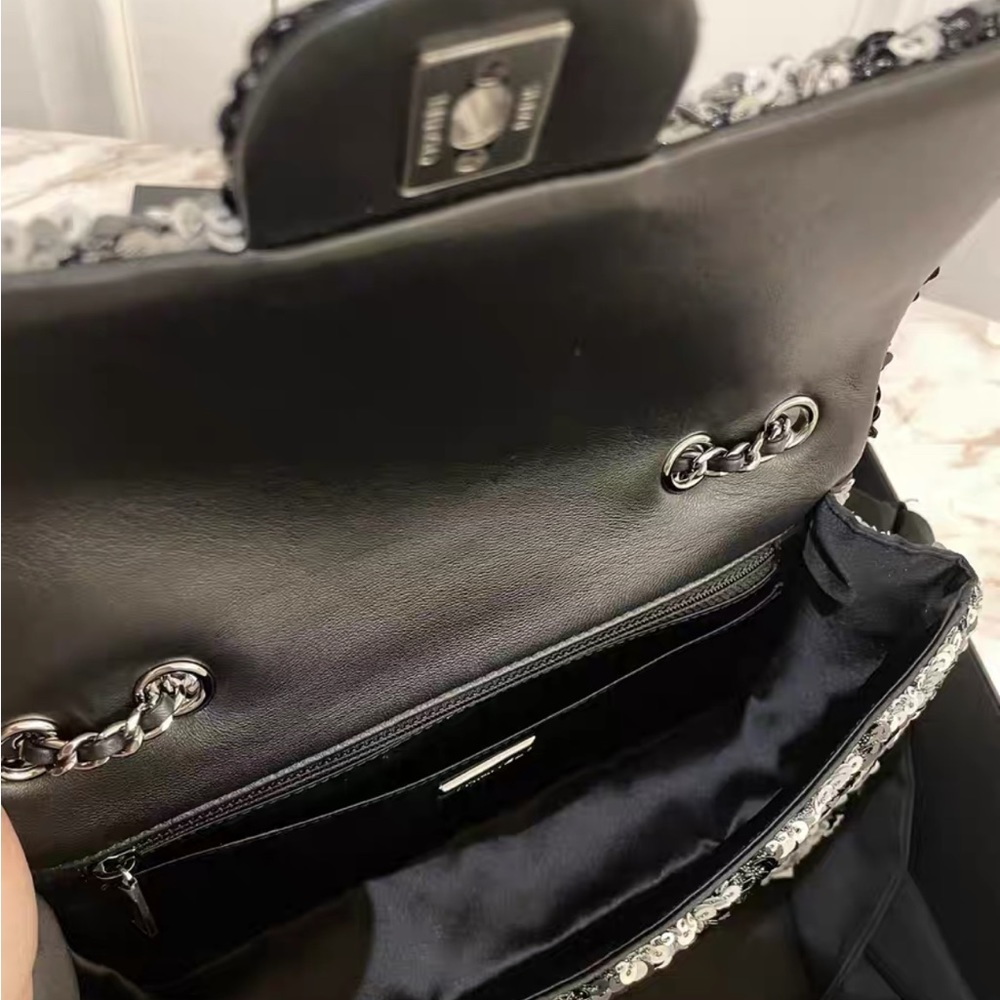 CHANEL BLACK & SILVER SEQUIN HOUNDSTOOTH HALF FLAP MEDIUM - Picture 7 of 10